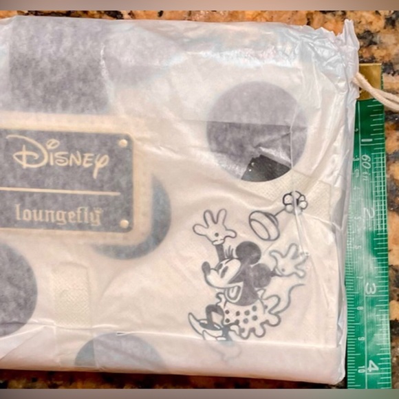 Disney Loungefly Minnie Mouse 3D Bow Flap Zip Wallet Vegan Leather Wallet - Picture 5 of 6